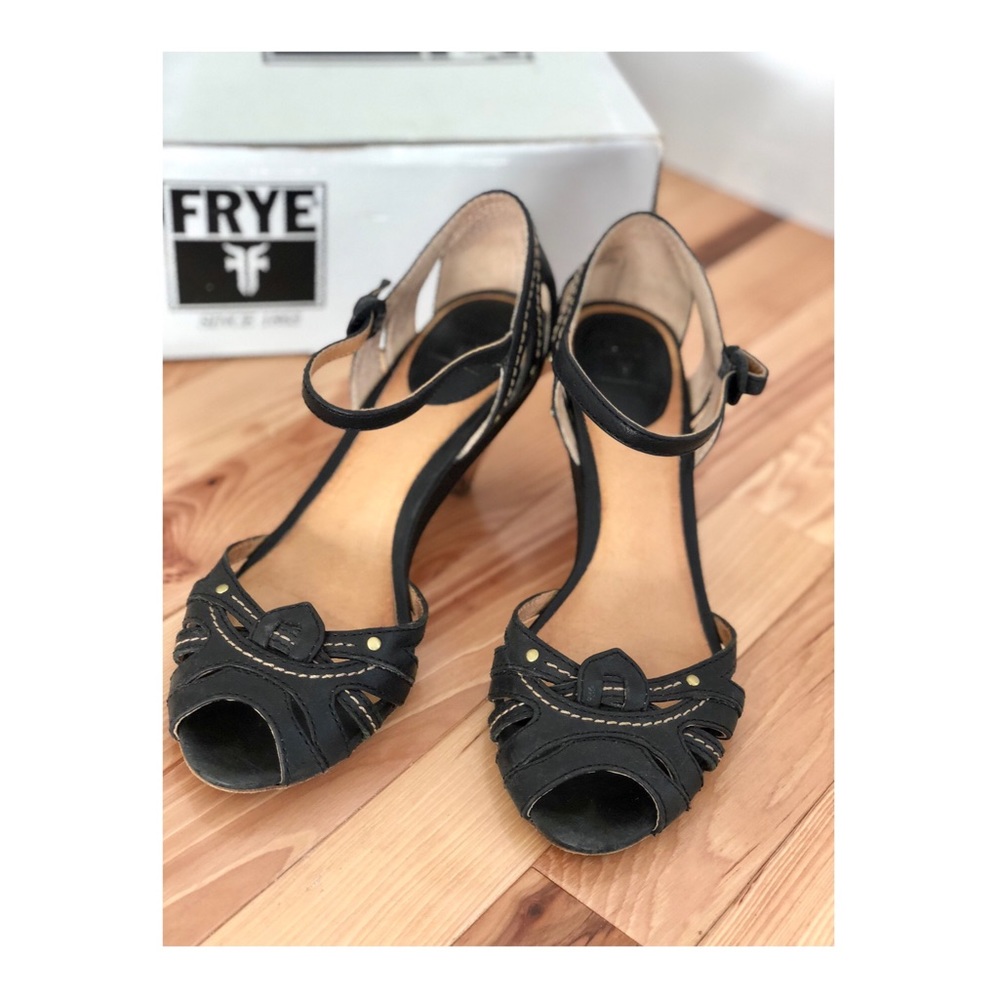 Frye Agnes sandals. Black woven leather,